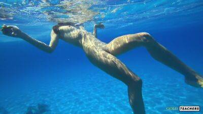 A Russian Girl With A Stunning Body Swims Naked On A Public Beach. Tourists Are Thrilled! - hclips - Russia