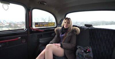 Taxi driver fucks wonderful passenger from Italy - sunporno.com - Britain - Italy