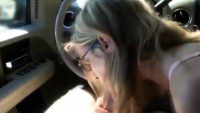 Blowjob in the car - drtuber