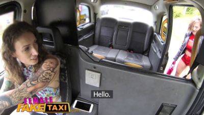 Tattooed babes squirt and masturbate in female taxi - sexu.com - Britain